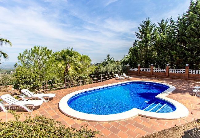 Villa en Corbera de llobregat - Elegante Villa de Montaña a sólo 30 km de Barcelona Villa en Corbera de llobregat - Elegante Villa de Montaña a sólo 30 km de Barcelona