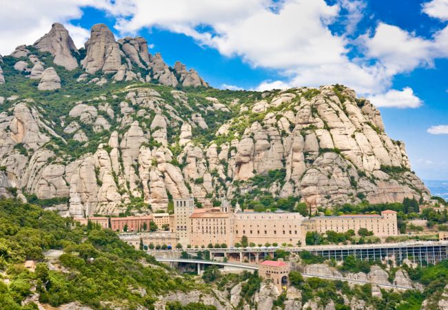 Villa en Corbera de llobregat - Elegante Villa de Montaña a sólo 30 km de Barcelona