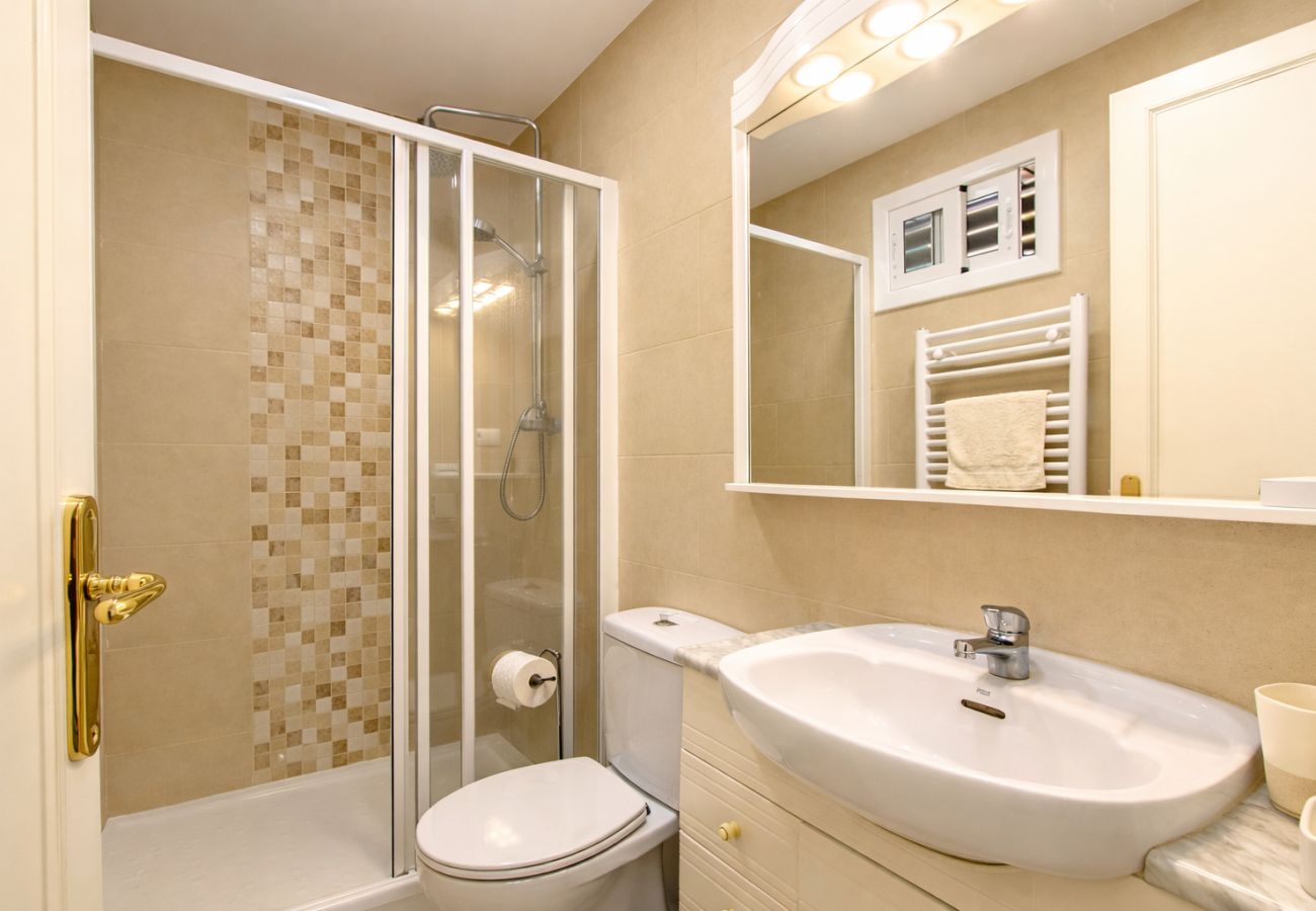 Villa en Corbera de llobregat - Elegante Villa de Montaña a sólo 30 km de Barcelona