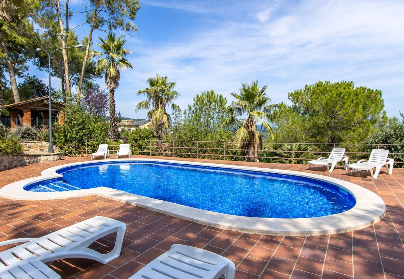 Villa en Corbera de llobregat - Elegante Villa de Montaña a sólo 30 km de Barcelona