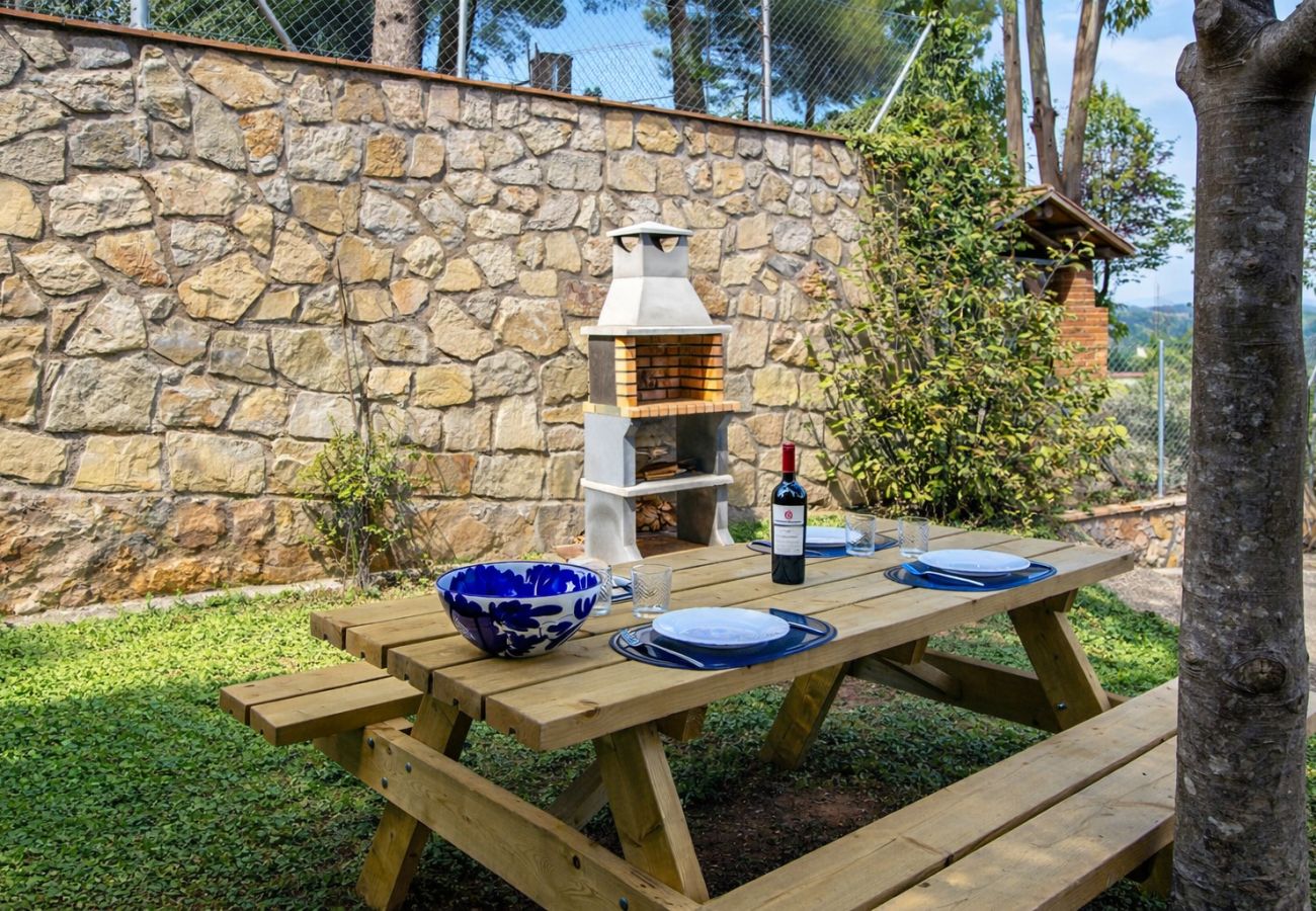 Villa en Corbera de llobregat - Elegante Villa de Montaña a sólo 30 km de Barcelona