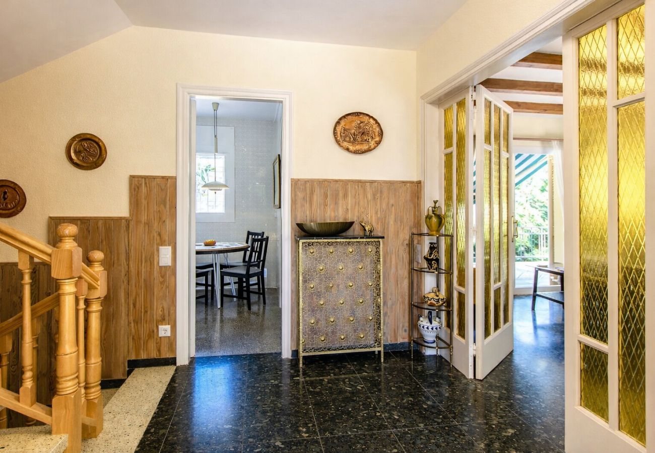 Villa en Corbera de llobregat - Elegante Villa de Montaña a sólo 30 km de Barcelona