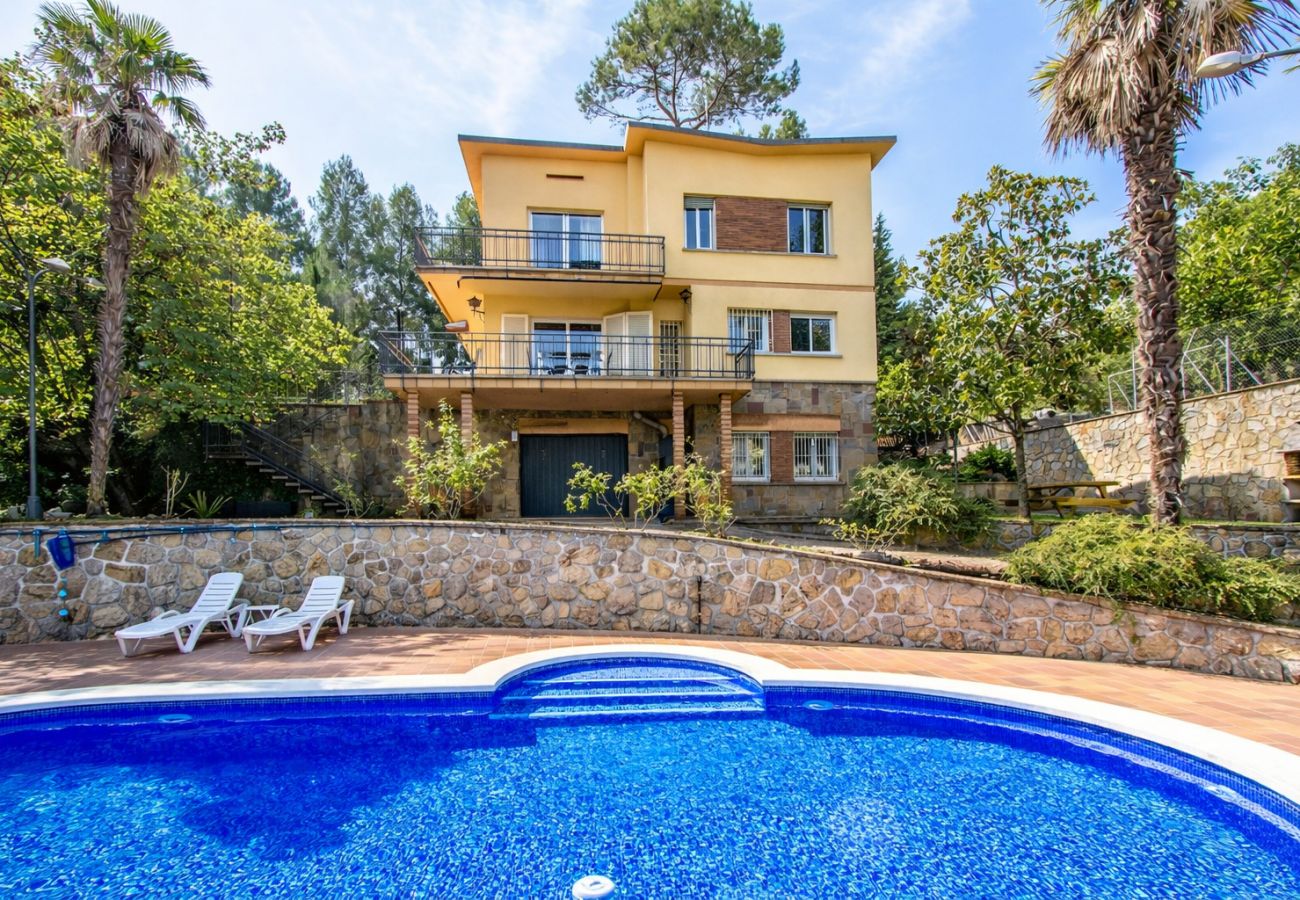 Villa en Corbera de llobregat - Elegante Villa de Montaña a sólo 30 km de Barcelona