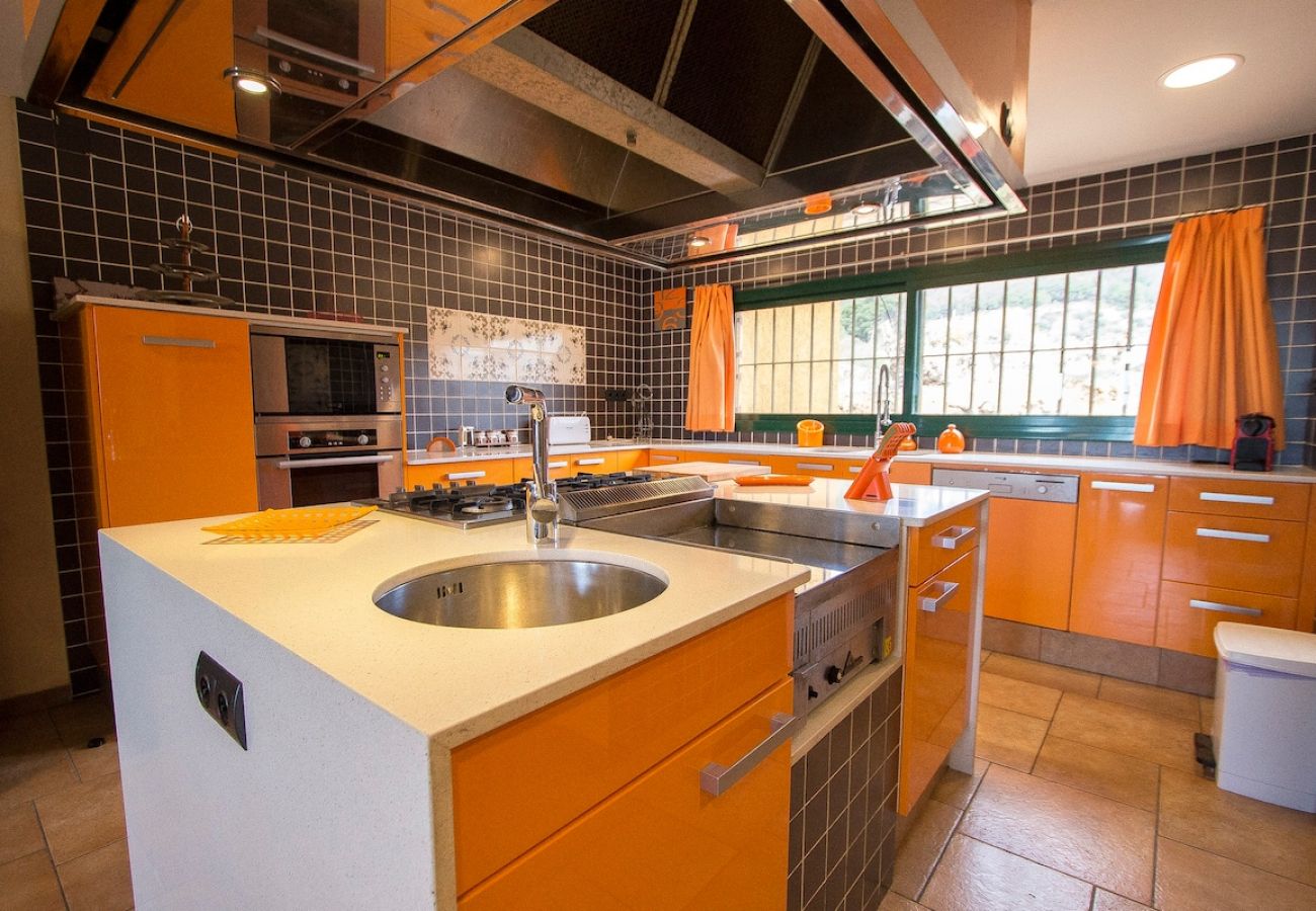Villa en Alforja -  ¡Tu propia finca privada a solo 20km de Salou!