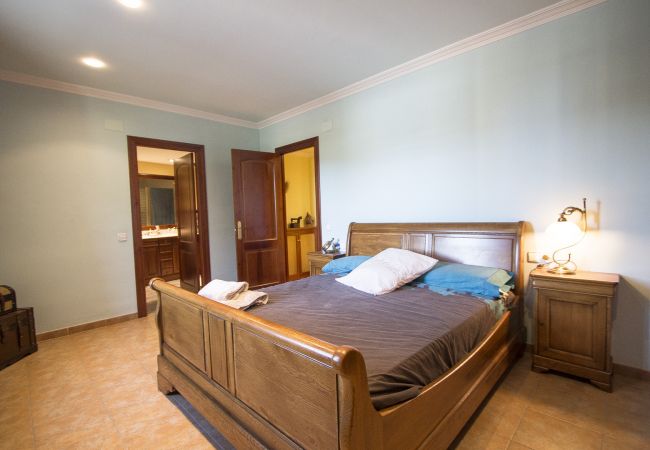 Villa en La Selva del Camp - ¡Increíble villa aislada, a solo 18 km de la playa! Villa en La Selva del Camp - ¡Increíble villa aislada, a solo 18 km de la playa!
