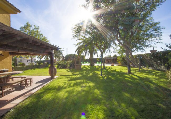 Villa en La Selva del Camp - ¡Increíble villa aislada, a solo 11km de la playa!