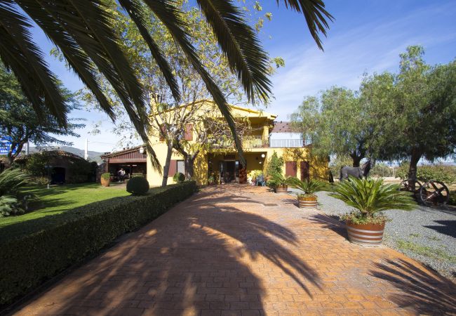 Villa en La Selva del Camp - ¡Increíble villa aislada, a solo 18 km de la playa! Villa en La Selva del Camp - ¡Increíble villa aislada, a solo 18 km de la playa!