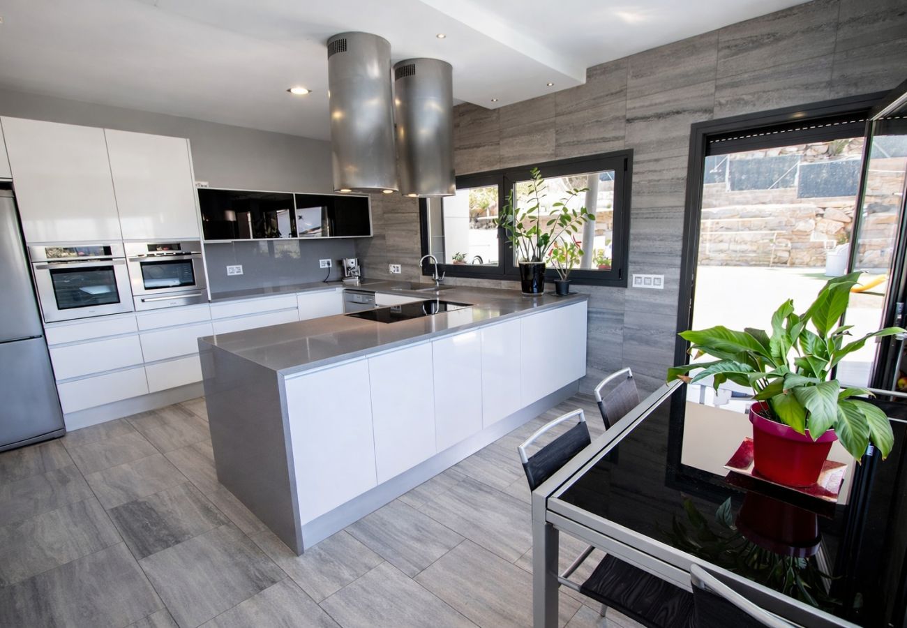 Villa en Sils - Maravilla moderna, 26km a las playas Costa Brava