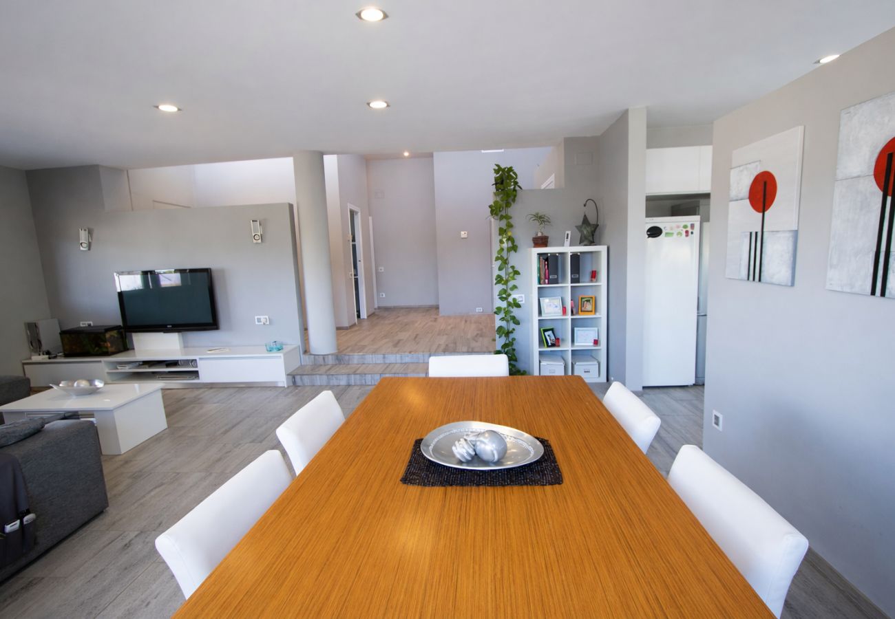 Villa en Sils - Maravilla moderna, 26km a las playas Costa Brava