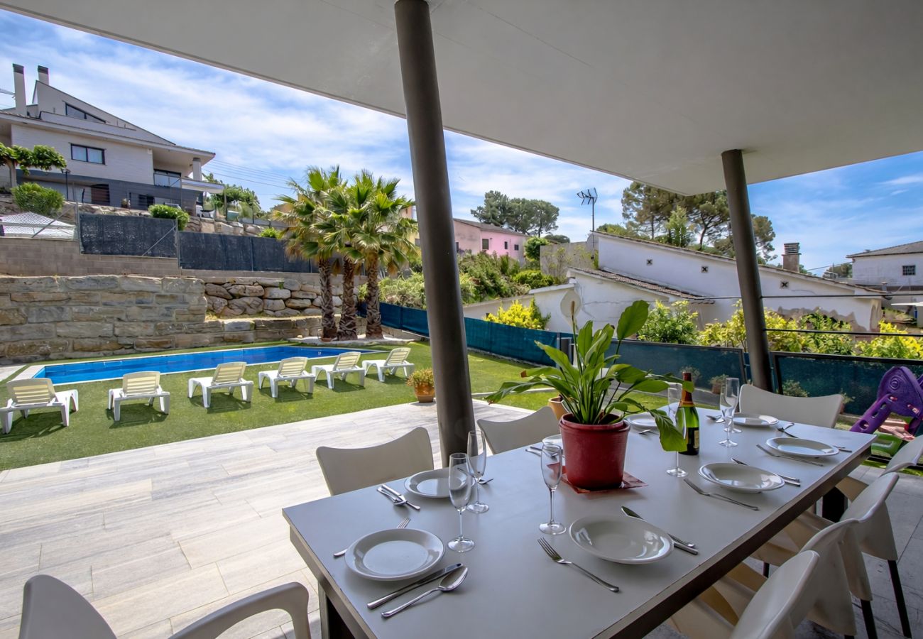 Villa en Sils - Maravilla moderna, 26km a las playas Costa Brava