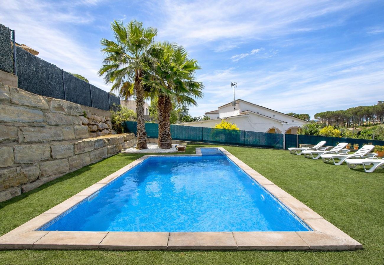 Villa en Sils - Maravilla moderna, 26km a las playas Costa Brava