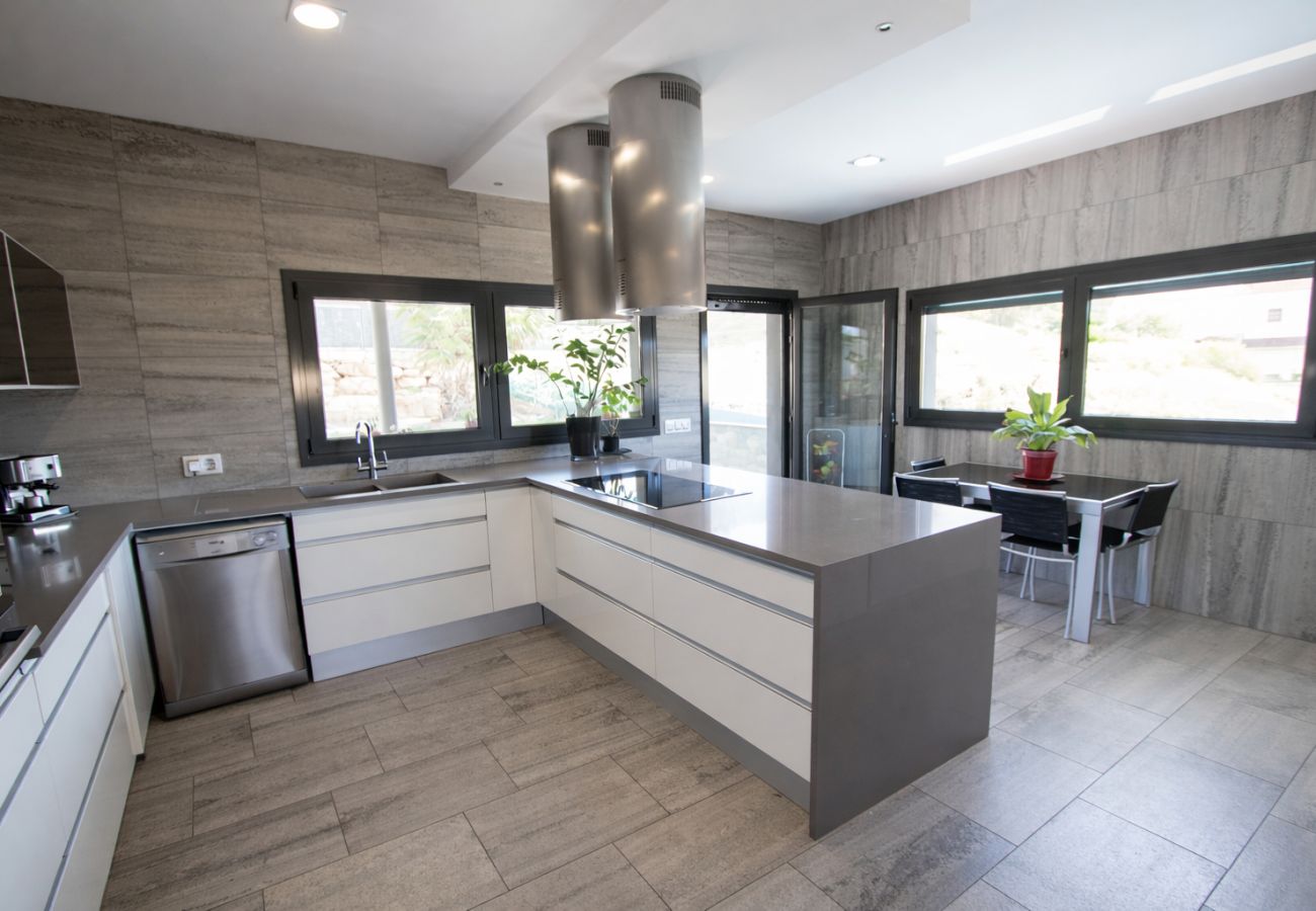 Villa en Sils - Maravilla moderna, 26km a las playas Costa Brava