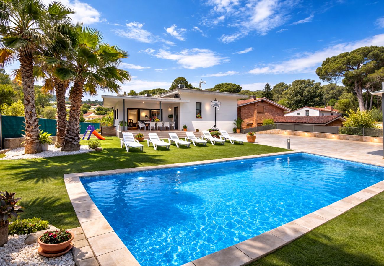 Villa en Sils - Maravilla moderna, 26km a las playas Costa Brava