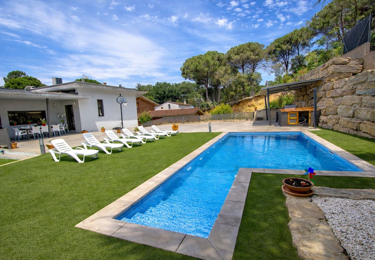 Villa en Sils - Maravilla moderna, 26km a las playas Costa Brava