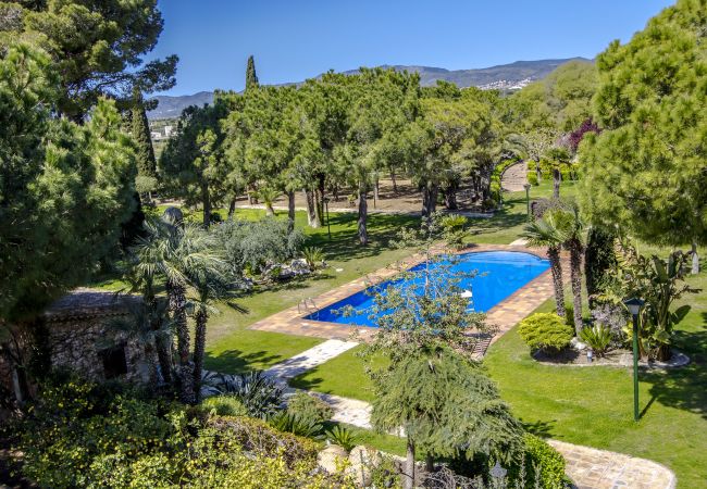 Villa en Santa Oliva - Santuario único con piscina extra grande!