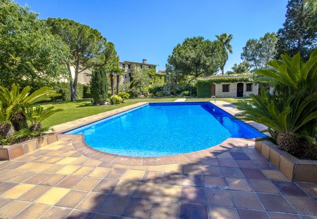 Villa en Santa Oliva - Santuario único con piscina extra grande!
