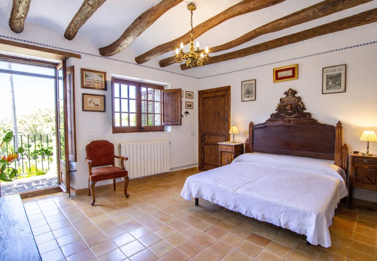 Villa en Santa Oliva - Santuario único con piscina extra grande!