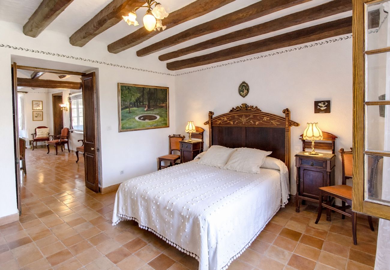 Villa en Santa Oliva - Santuario único con piscina extra grande!