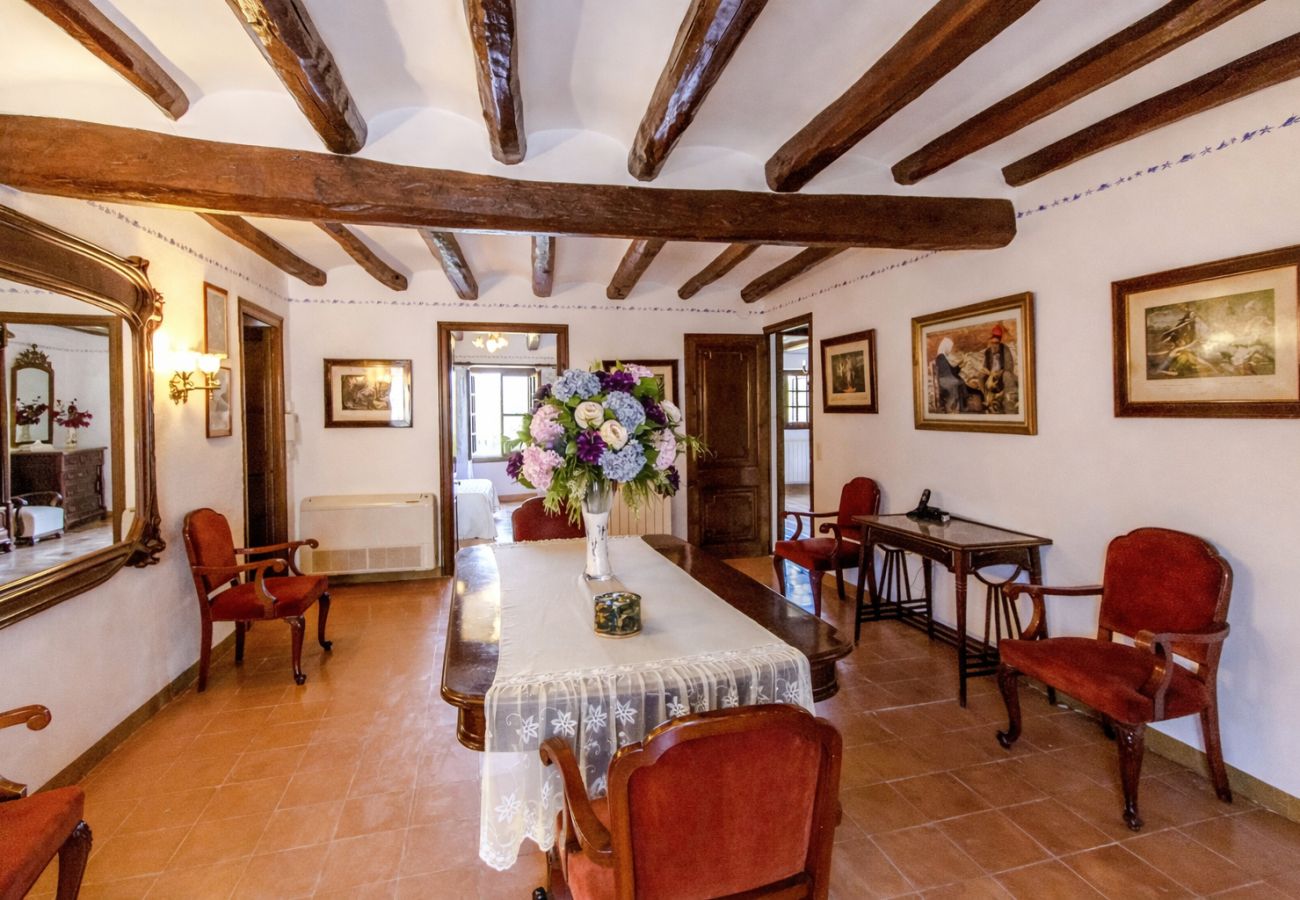 Villa en Santa Oliva - Santuario único con piscina extra grande!