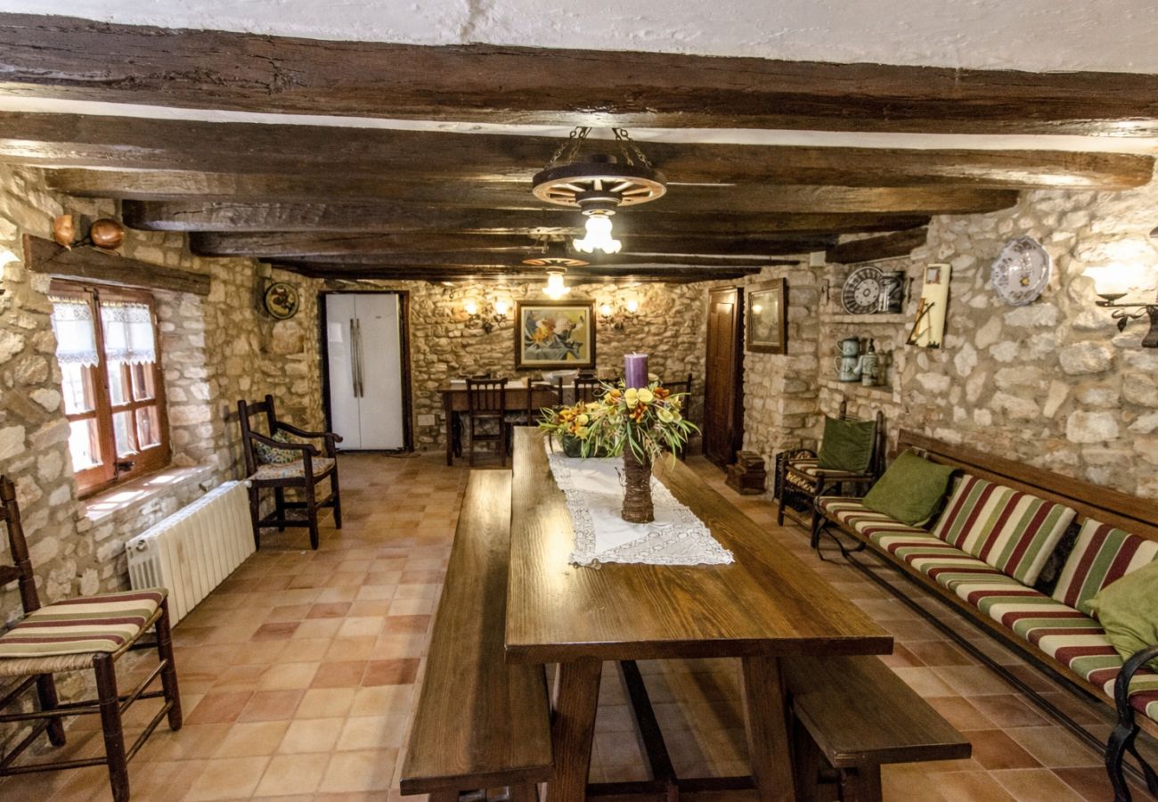 Villa en Santa Oliva - Santuario único con piscina extra grande!