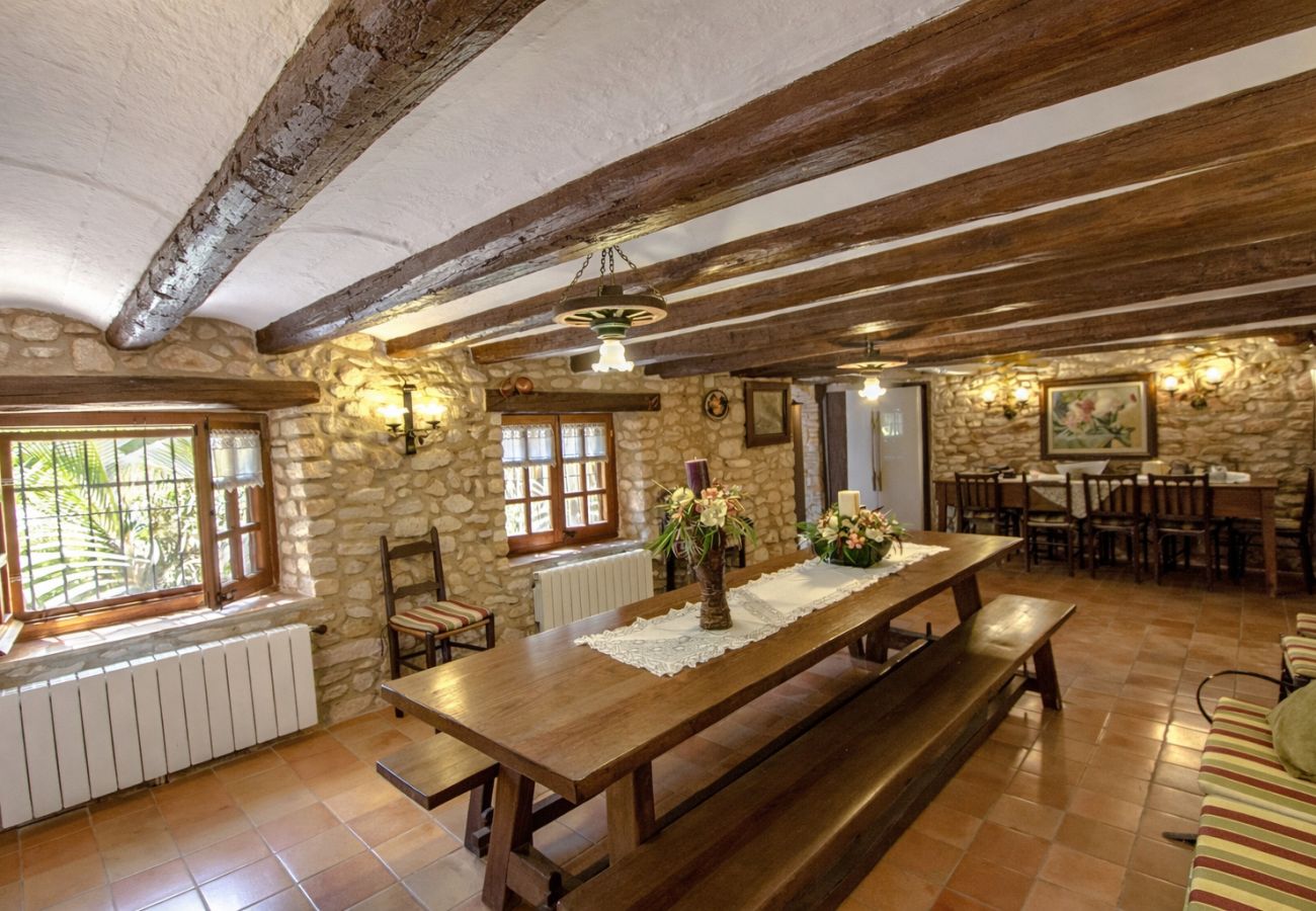 Villa en Santa Oliva - Santuario único con piscina extra grande!