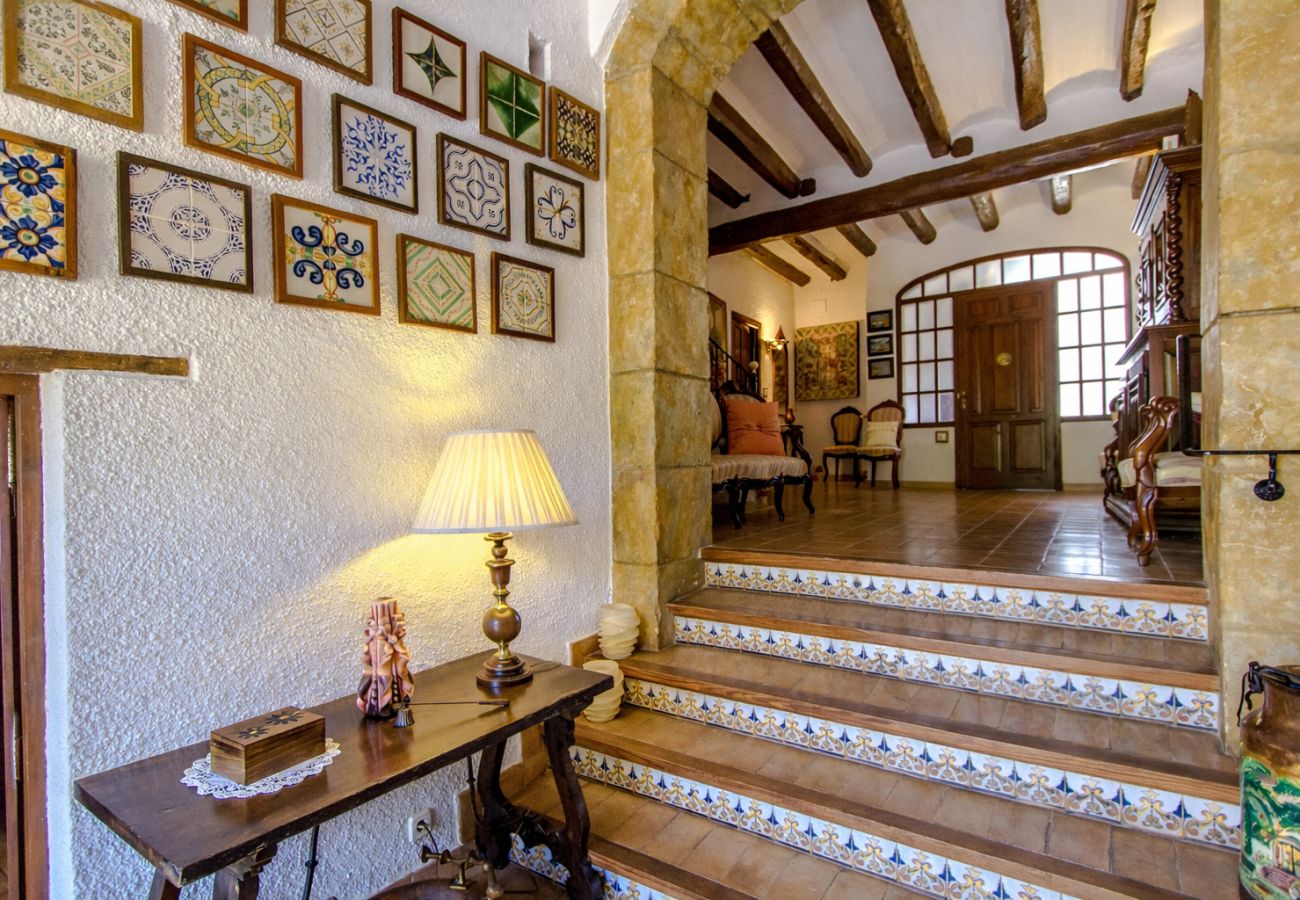 Villa en Santa Oliva - Santuario único con piscina extra grande!