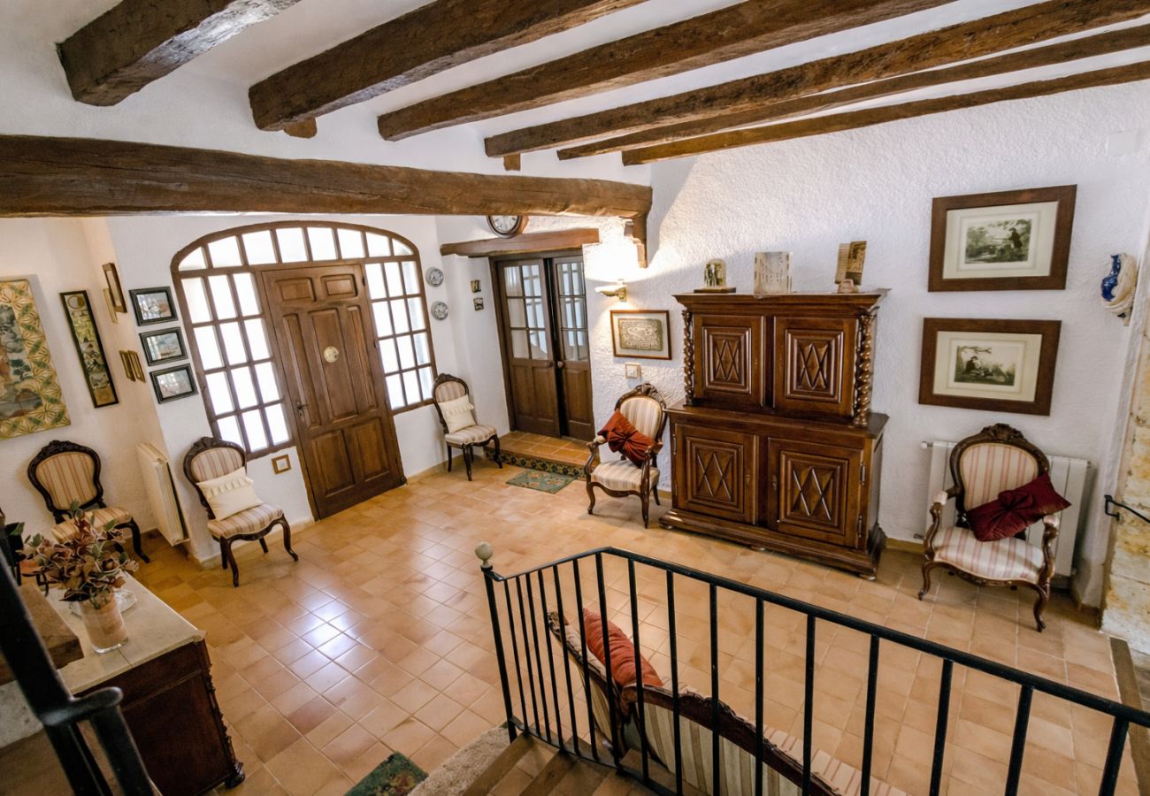 Villa en Santa Oliva - Santuario único con piscina extra grande!