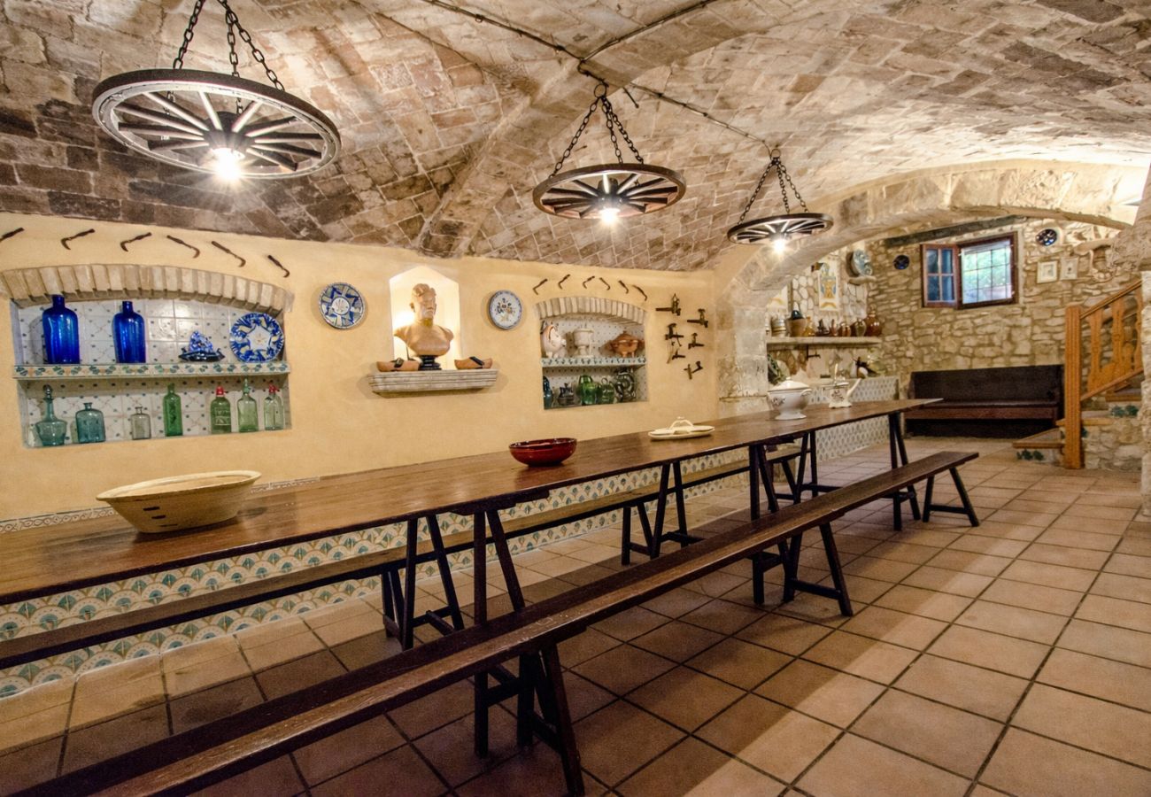 Villa en Santa Oliva - Santuario único con piscina extra grande!