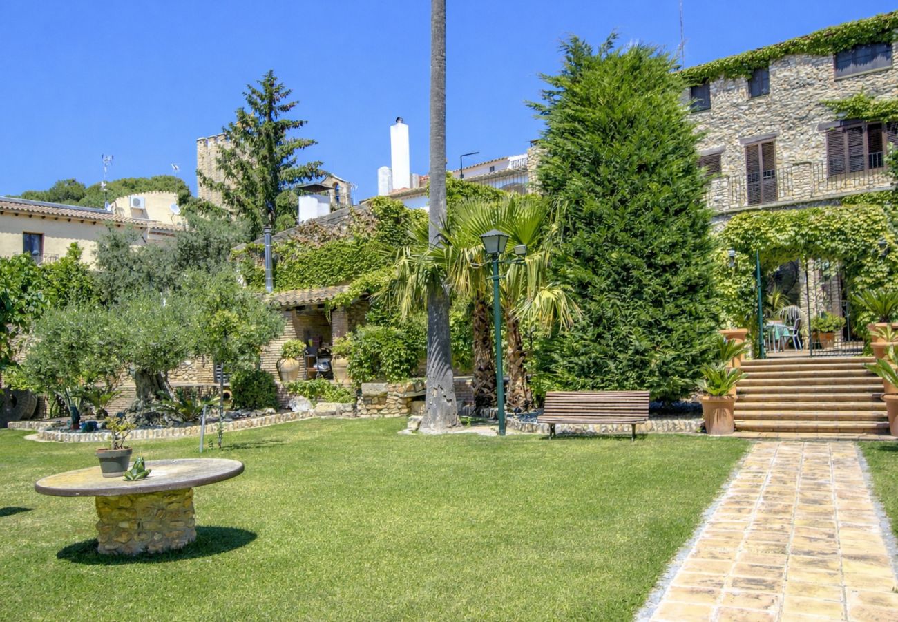 Villa en Santa Oliva - Santuario único con piscina extra grande!