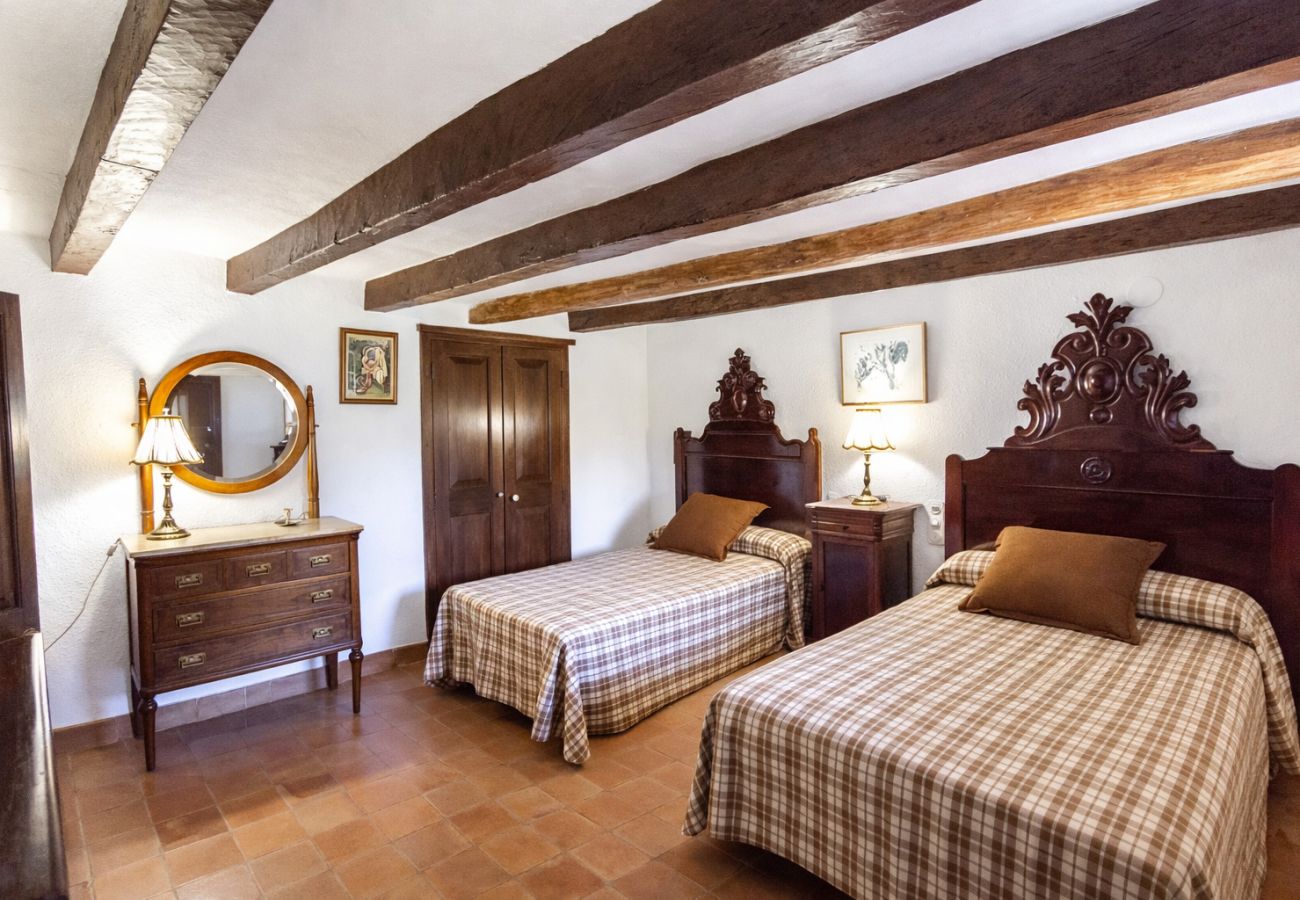 Villa en Santa Oliva - Santuario único con piscina extra grande!