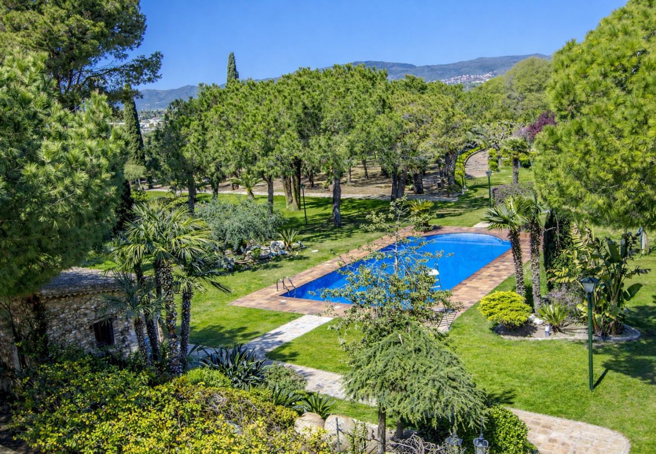 Villa en Santa Oliva - Santuario único con piscina extra grande!