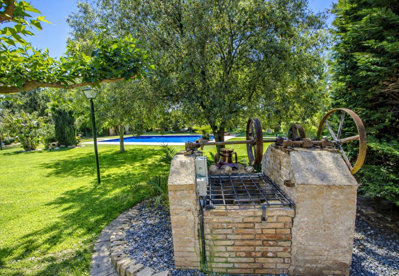 Villa en Santa Oliva - Santuario único con piscina extra grande!