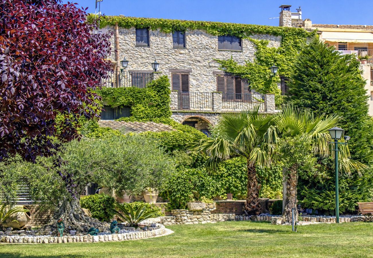Villa en Santa Oliva - Santuario único con piscina extra grande!