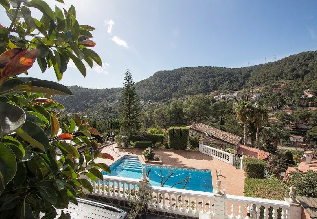 Villa en Torrelles de Llobregat - Escapada a la montaña con vistas 25km de Barcelona