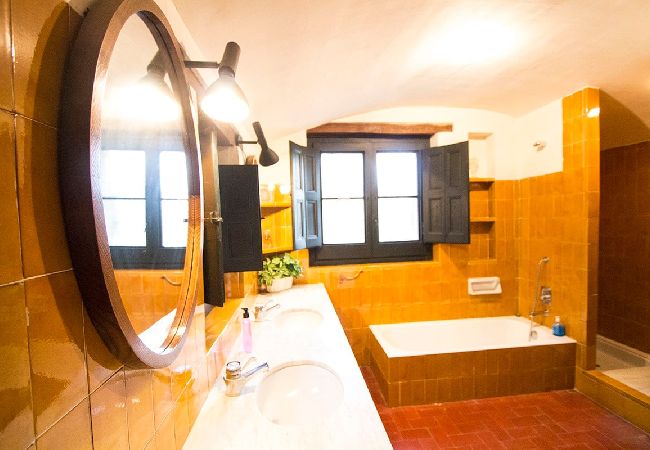 Villa en Castellar del Vallés - Refugio celestial para 16, a 30km de Barcelona Villa en Castellar del Vallés - Refugio celestial para 16, a 30km de Barcelona