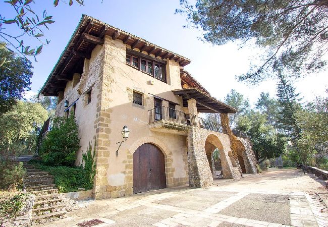Villa en Castellar del Vallés - Refugio celestial para 16, a 30km de Barcelona Villa en Castellar del Vallés - Refugio celestial para 16, a 30km de Barcelona
