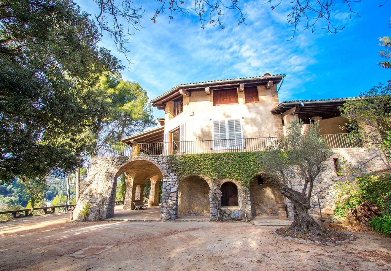Villa en Castellar del Vallés - Refugio celestial para 16, a 30km de Barcelona