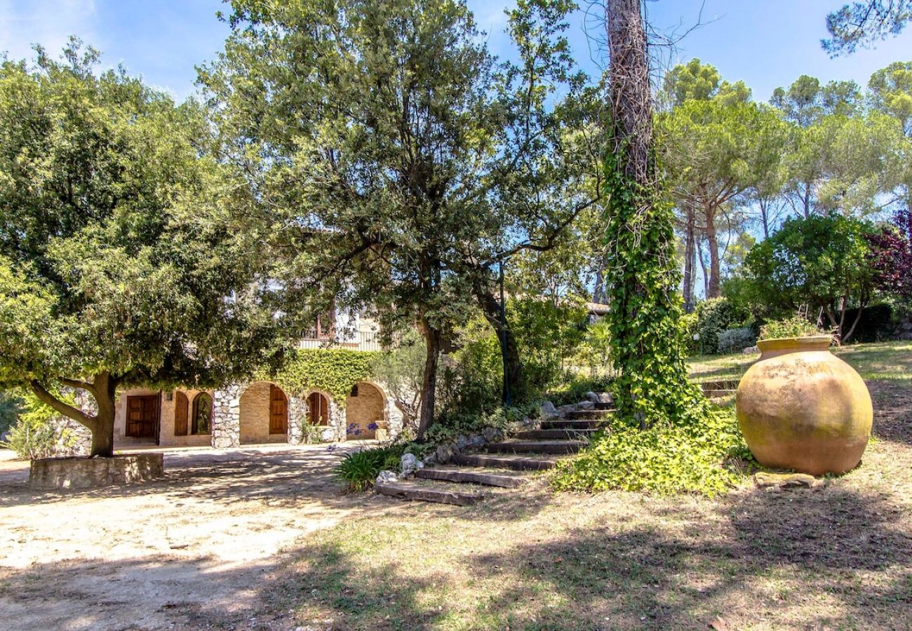 Villa en Castellar del Vallés - Refugio celestial para 16, a 30km de Barcelona