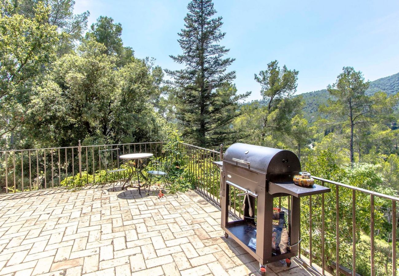 Villa en Castellar del Vallés - Refugio celestial para 16, a 30km de Barcelona