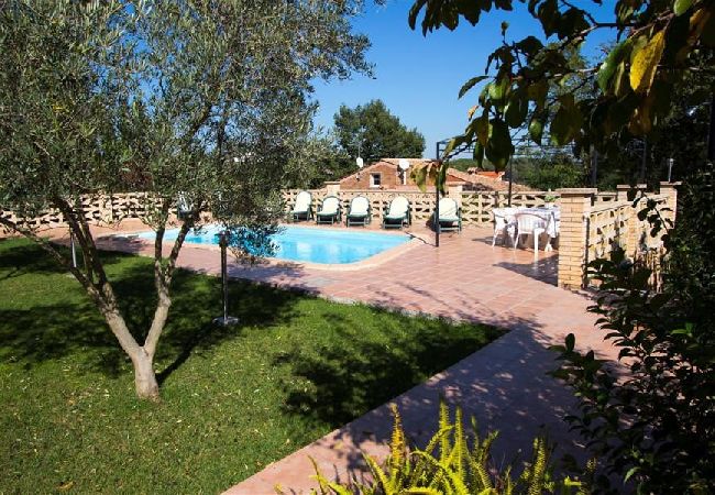 Villa en Sils - ¡Retiro tranquilo Costa Brava con suite separada! Villa en Sils - ¡Retiro tranquilo Costa Brava con suite separada!