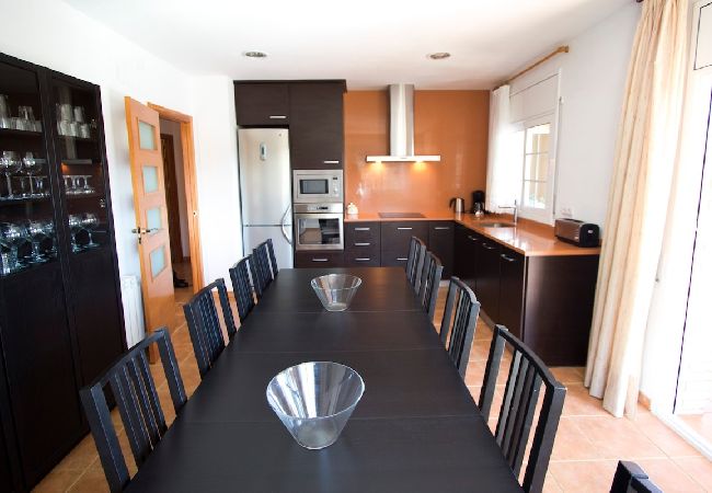 Villa en Sils - ¡Retiro tranquilo Costa Brava con suite separada! Villa en Sils - ¡Retiro tranquilo Costa Brava con suite separada!