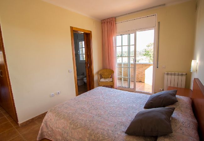 Villa en Sils - ¡Retiro tranquilo Costa Brava con suite separada! Villa en Sils - ¡Retiro tranquilo Costa Brava con suite separada!