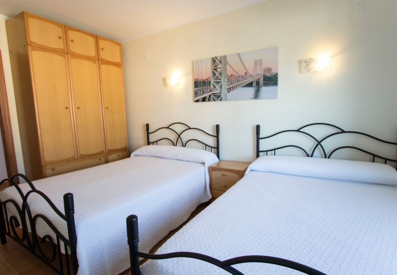 Villa en Sils - ¡Retiro tranquilo Costa Brava con suite separada!