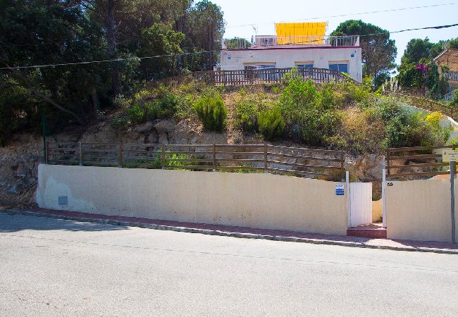Villa en Lloret de Mar - ¡Diversión en Lloret del Mar a 3.5km de la playa! Villa en Lloret de Mar - ¡Diversión en Lloret del Mar a 3.5km de la playa!