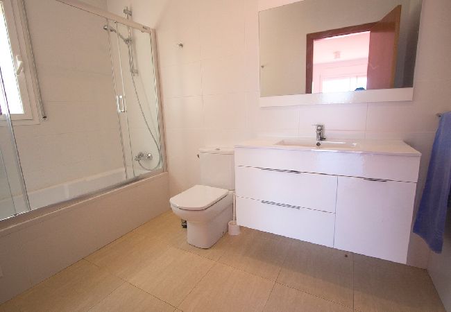 Villa en Lloret de Mar - ¡Diversión en Lloret del Mar a 3.5km de la playa! Villa en Lloret de Mar - ¡Diversión en Lloret del Mar a 3.5km de la playa!