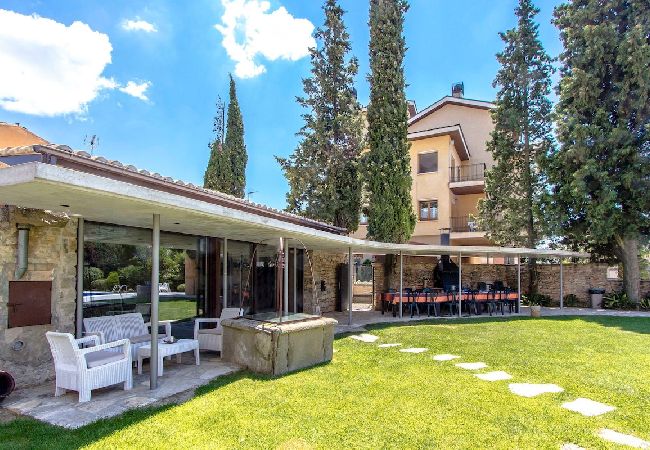 Villa en Sant Ramon - ¡Villa con estilo en la campiña catalana, para 27!