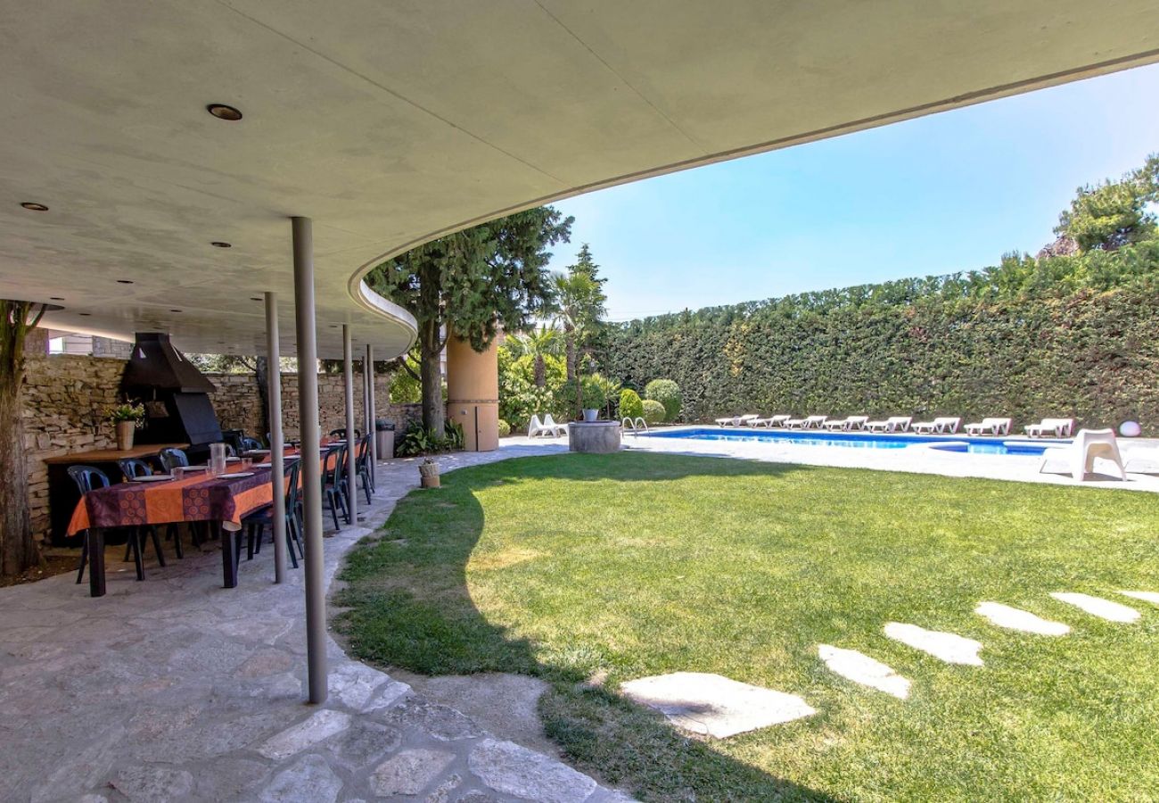 Villa en Sant Ramon - ¡Villa con estilo en la campiña catalana, para 27!