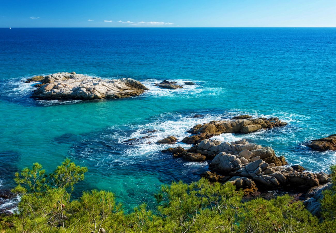 Villa en Sils - Relájese y recargue energías a 20 km de la playa