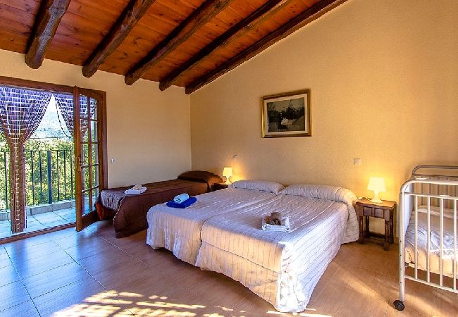 Villa en Sant Pere de Vilamajor - Naturaleza y Tranquilidad para 24, playa a 30km! Villa en Sant Pere de Vilamajor - Naturaleza y Tranquilidad para 24, playa a 30km!