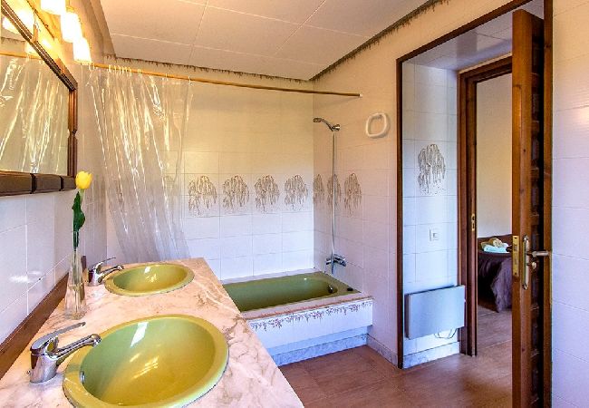 Villa en Sant Pere de Vilamajor - Naturaleza y Tranquilidad para 24, playa a 30km! Villa en Sant Pere de Vilamajor - Naturaleza y Tranquilidad para 24, playa a 30km!